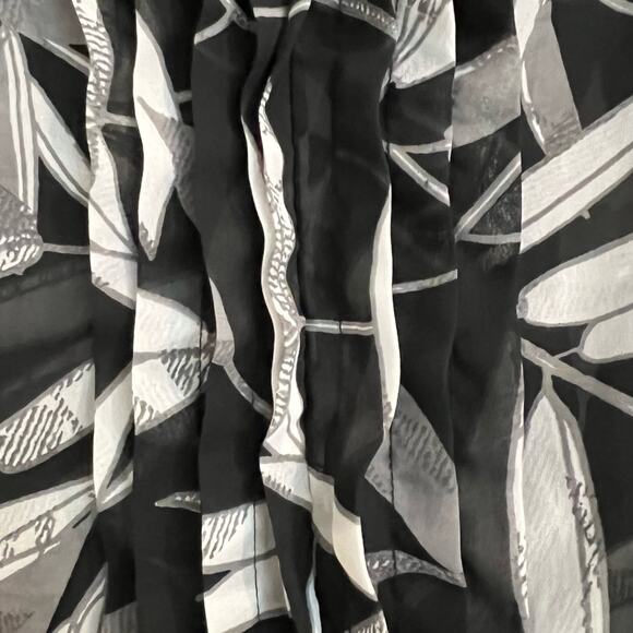 Banana Republic Chiffon Leaf Print Blouse - Size Large - Picture 3 of 3